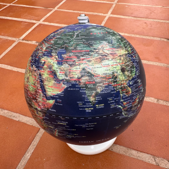 Augmented Reality Globe: discover the world in 3D!